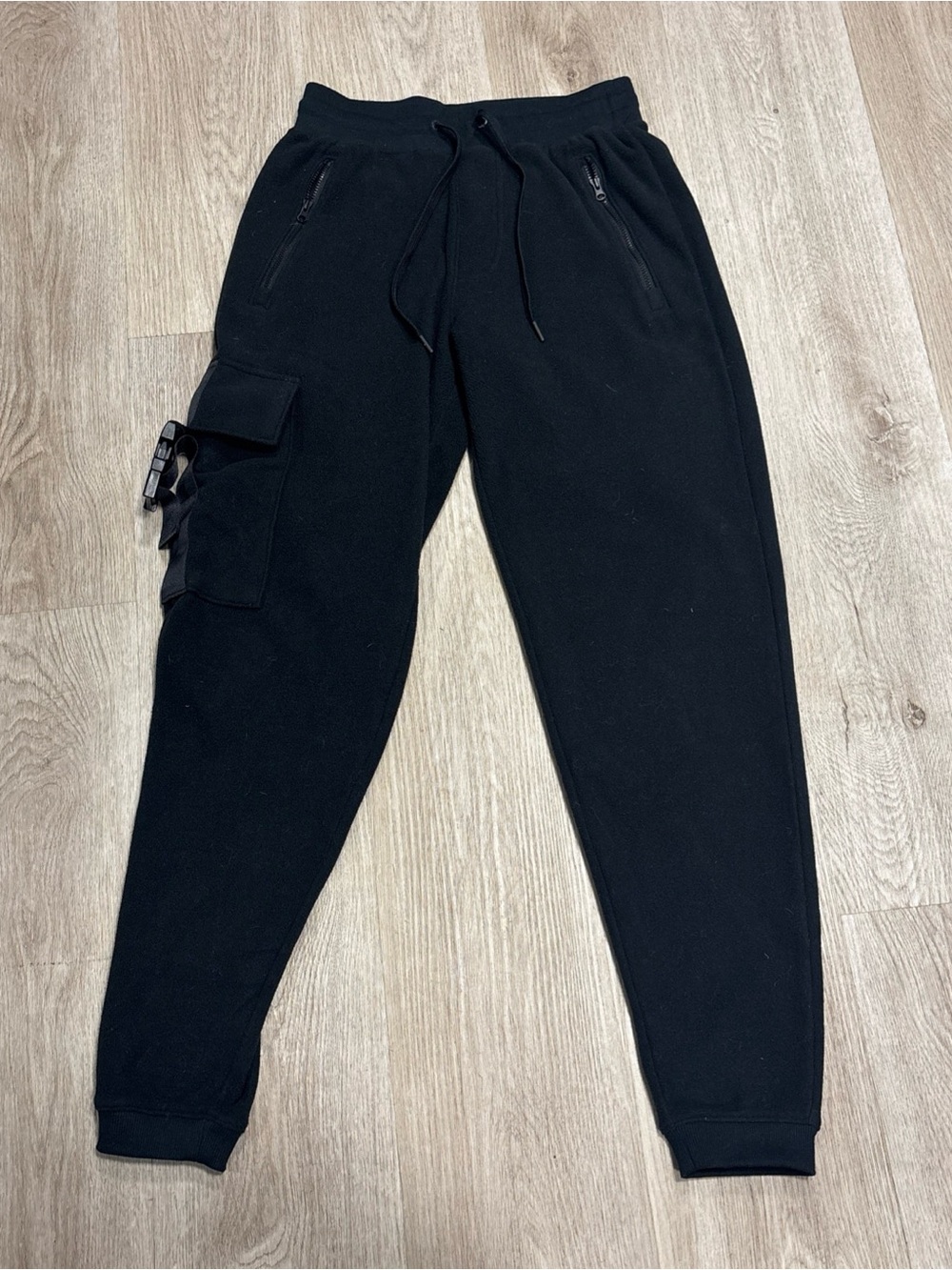 Alo Yoga Women Black Fleece Cargo Joggers Sweatpants Small Buckle Detail Pocket